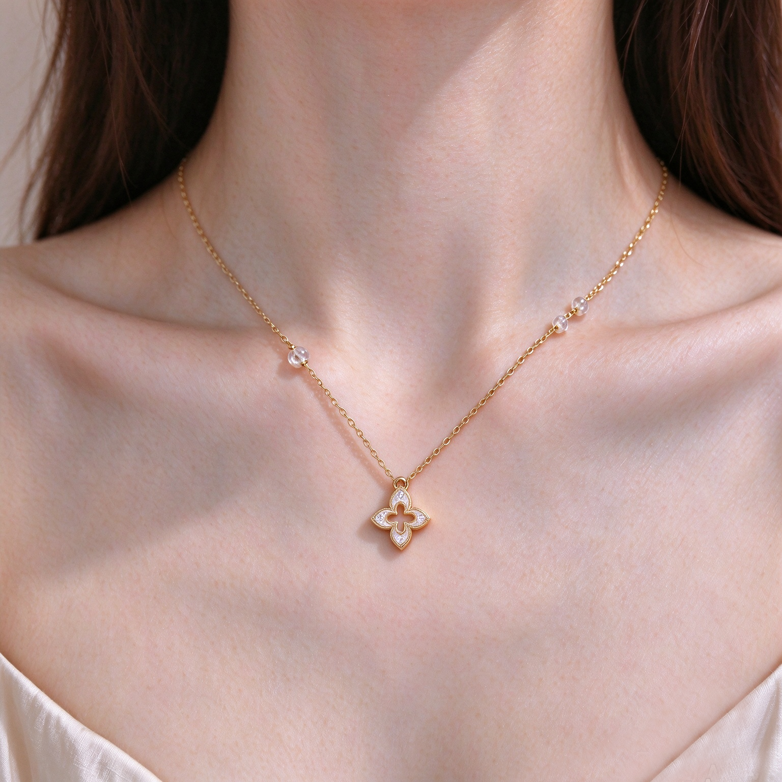 Mini Gold Clover Necklace - 图片 4